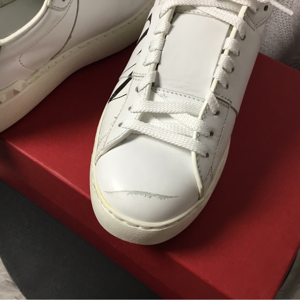 Valentino Garavani White Leather Sneakers with Gold Stamp - Picture 9 of 10